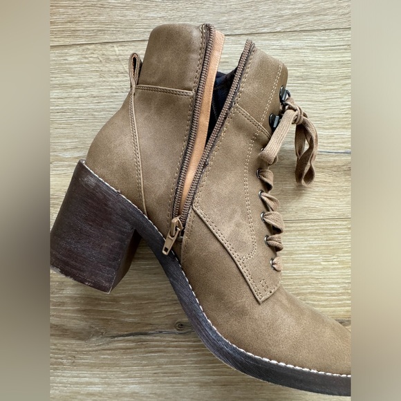 NEW! Crown Vintage Boots - women’s size 10. - Picture 3 of 5